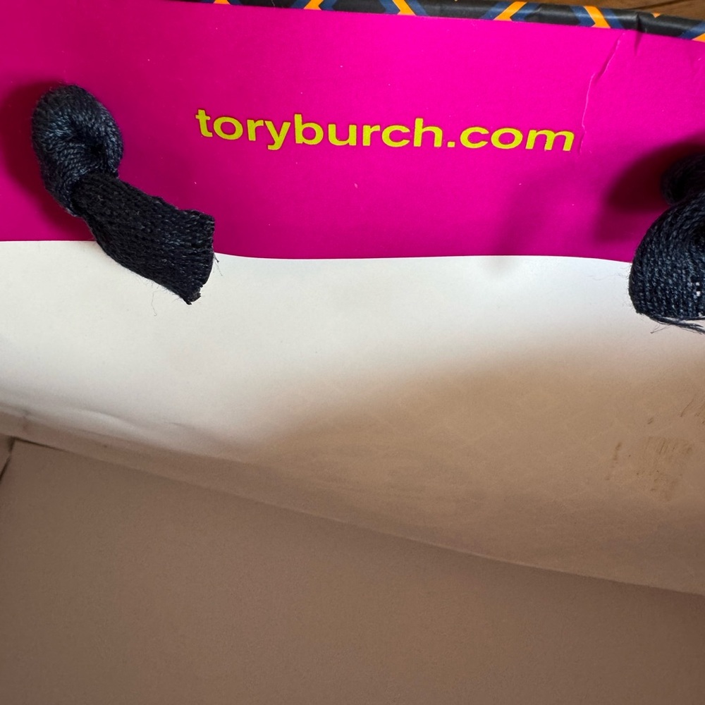 Tory Burch packaging - Picture 7 of 8